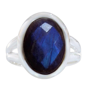 Laihas Iridescent Oval Labradorite Ring