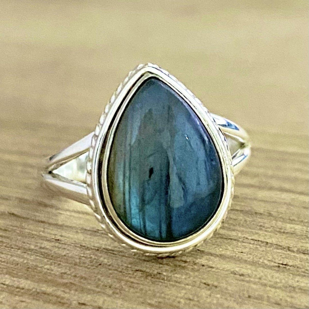 Laihas Twisted Raindrop Labradorite Ring