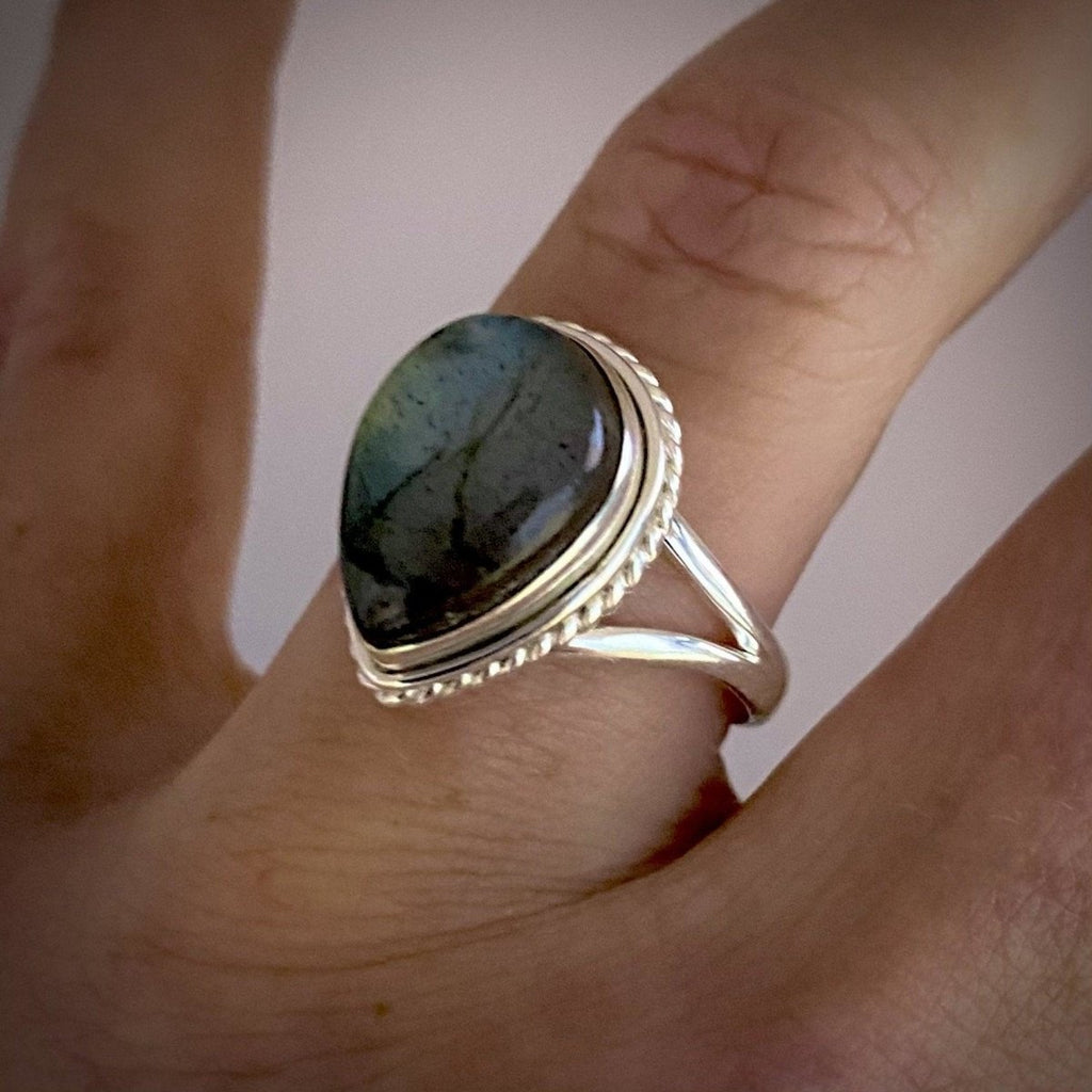 Laihas Twisted Raindrop Labradorite Ring