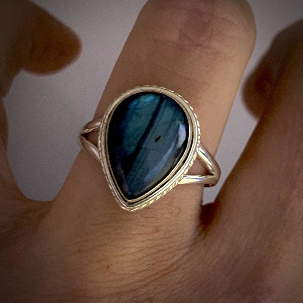 Laihas Twisted Raindrop Labradorite Ring