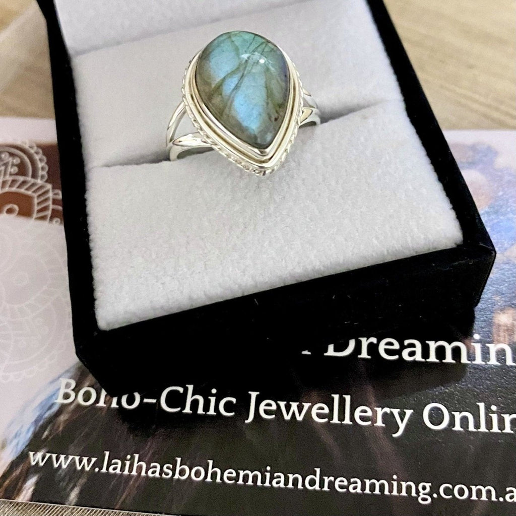 Laihas Twisted Raindrop Labradorite Ring