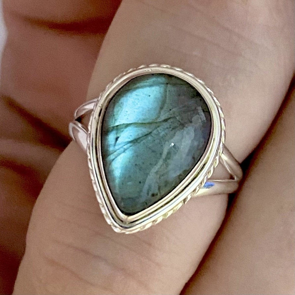 Laihas Twisted Raindrop Labradorite Ring